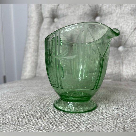 Vintage Glass Etched Green Flower Rose Creamer Small Pitcher Kitchen Coffee - Picture 2 of 8